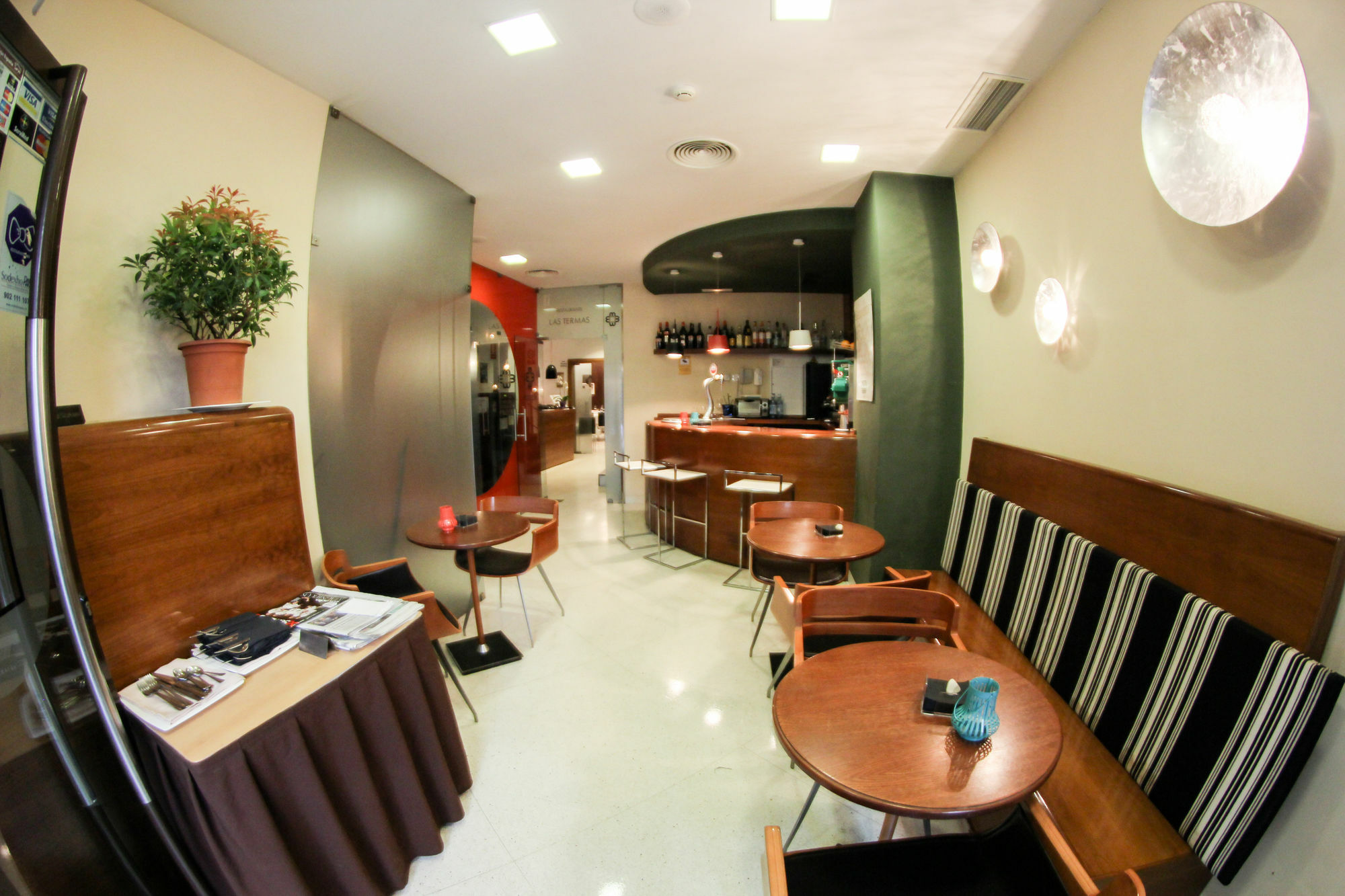 Albany Ancha Ξενοδοχείο León Εξωτερικό φωτογραφία A typical hotel bar